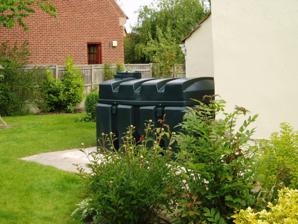 Installation of fuel storage tanks