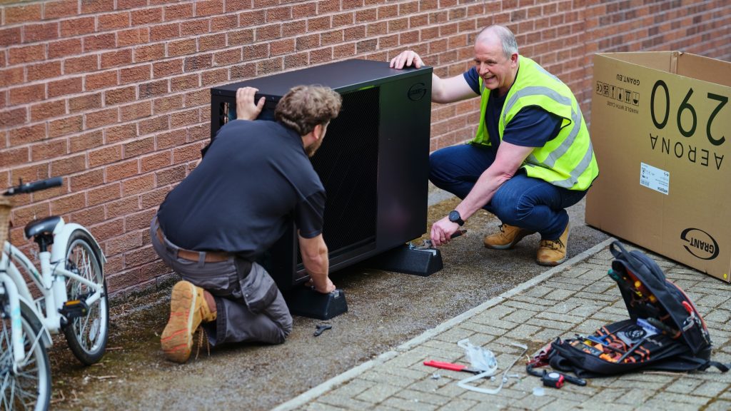 Aerona 290 Installation Start with Grant